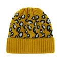 Détail du bonnet en tricot jaune avec jacquard léopard et revers à bords côtes - Jaune