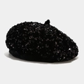 Primo piano dettagliato dei densi ricami di paillettes nere su questo cappello a basco - Cappello a Zucca / Nero