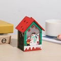 Hängende Weihnachtshütte aus Holz mit rotem Sterndach und kleinen Schneemannfiguren - Schneemann-Stil C