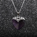 Elegante collana con ciondolo a cuore in gemma viola e montatura in metallo argentato - Ametista
