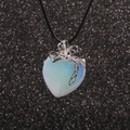 Collar de cordón con colgante de corazón de opalo y lazo plateado en fondo brillante - Cadena Acero Inoxidable Colgante Corazón con Lazo Aguamarina / Blanco lechoso