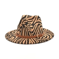 Dettaglio cappello in lana zebrata con cinturino in pelle marrone e fibbia in metallo oro - M (56-58cm) / Cammello