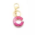 Porte-clés en résine à paillettes roses lettre C avec fermoir et anneau dorés brillants - Paillettes Roses / Lettre C