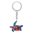Détail du porte-clés tortue marine avec motifs floraux colorés et anneau argenté - Motif de Tortue