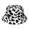 Gros plan sur la texture en fausse fourrure douce et l'imprimé vache noir et blanc du chapeau - Adulte 58CM / Motif Vache Noir et Blanc (Motif Vache 2)