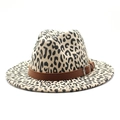 Chapeau fedora élégant en laine à motif léopard avec ceinture en cuir brun et boucle - M (56-58cm) / Beige