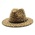 Klassischer Fedora Hut mit Leopardenmuster, braunem Lederband und Goldnieten - M (56-58cm) / Camel