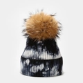 Close-up of black and white tie-dye knit hat with a fluffy brown pom-pom texture - One Size / Black White Gray Tie Dye (2#色)