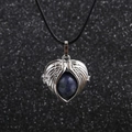 Halskette mit silbernen Engelsflügeln, blauer Edelsteinperle und schwarzer Wachskordel - Blau (Blaustein)