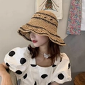 Cappello di paglia intrecciato a mano con strisce nere e tesa ondulata su modella - Regolabile / Cachi