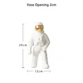 Figura de astronauta de cerámica blanca mate con visor dorado y jarrón de 2cm arriba - Pequeño (20x12cm, Apertura 2cm)