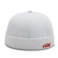 Dettaglio del ricamo Fairy rosso sul cappello miki da marinaio bianco in cotone - Bianco