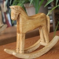 Caballito de madera artesanal de estilo vintage, decoración de mesa mide 19x18cm - Color madera natural