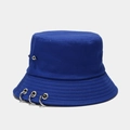 Détails des anneaux métalliques argentés et rivets sur un chapeau bob bleu marine - M (56-58cm) / Bleu