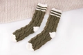 Chaussettes de sommeil en polaire corail vert armée avec rayures blanches douces - Taille unique / Vert Militaire