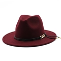 Chapeau fedora en feutre de laine bordeaux avec cordon noir et détail de pompon doré - M (56-58cm) / Bordeaux