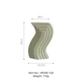 Vase en céramique vert sauge mat ondulé de 20cm de hauteur et 14,5cm de largeur - Petite forme en S vague / Vert clair