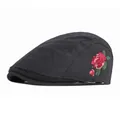 Schwarze Schirmmütze aus Wolle mit eleganter roter Rosenstickerei an der Seite - Verstellbar / Marineblau