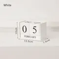 Calendrier perpétuel blanc en bois de style nordique avec cubes de date et mois - Blanc