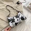 Borsa sottobraccio alla moda con stampa mucca bianca e nera e dettagli dorati - Stampa mucca
