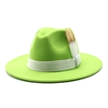 Chapeau fedora en feutre vert vif avec ruban blanc et décoration de plume marron et blanche - Vert Fluorescent