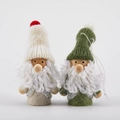 Filz-Weihnachtspuppen-Anhänger-Set mit Strickmützen und Holzperlen für die Baumdekoration - Stil 1 (2 Stück - Weiß & Grün)