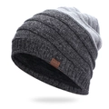 Détail de la doublure polaire chaude et de la texture en maille chenille de ce bonnet d'hiver - Taille Unique (56-60cm) / Gris Color-block