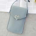 Détail de la pochette pour téléphone en cuir PU avec boucle en métal en forme de cœur - Rose bonbon