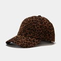 Vista laterale del cappellino da baseball retrò con stampa leopardata in tela di cotone - Leopardo Marrone Scuro