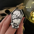 Gothic coffin-shaped ring with skull and rose engraving in vintage silver finish - Retro Ring