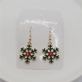 Weihnachtliche Schneeflocken Ohrringe in Gold mit grüner Emaille und rotem Strassstein - Weihnachtsschnee