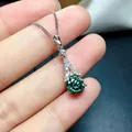 Zilveren hanger met grote ronde groene moissaniet en diamantaccenten, exclusief ketting - 1 Karaat losse hanger (Zonder ketting) / Witgoud (Groene Zirkoon)