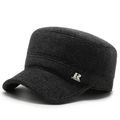 Casquette plate pour homme en laine gris foncé avec cache-oreilles et insigne R en métal - Flat Top / Noir