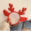 Gros plan d'un serre-tête festif en peluche rouge avec bois de renne et oreilles souples - 3# Bandeau Bois de Renne-Rouge