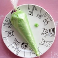 Macro detail of pearlescent fruit green cream glue in piping bag for DIY phone cases - 100 g / Pearlescent Fruit Green