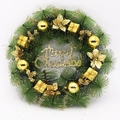Corona navideña de 30cm con bolas doradas, bayas y cartel de Feliz Navidad - Estilo Decoración Caja Regalo / Dorado