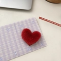 Fermaglio per capelli a cuore in peluche rosso su biglietto a quadretti viola trendy - Rosso