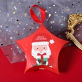 Stervormige rode kerstcadeaudoos met kerstmanmotief en rood ophanglint voor snoepjes - Rode Kerstman Met Rood Lint