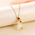 Collier pendentif Qipao en or avec gourde en jade et pierres rouges sur tissu - Rouge
