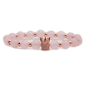 Bracciale in quarzo rosa 8mm con ciondolo a corona in oro rosa su sfondo bianco - Bracciale Corona in Perle di Rame Oro Rosa Quarzo Rosa