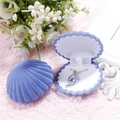 Elegante portagioie blu a forma di conchiglia in velluto per collane e presentazioni - Conchiglia Blu