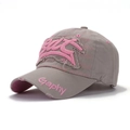 Taupe katoenen honkbalpet met roze BAT-borduurwerk en distressed details - Grijs