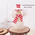 Figurine de bonhomme de neige tressée avec chapeau et écharpe rayés rouges sur socle bois - Bonhomme de Neige à Trois Boules avec Haut-de-Forme No. 2 / Hauteur environ 33cm