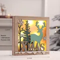 Caja de luz LED de madera XMAS con renos, pinos y patrones de copos de nieve troquelados - Reno Cuadrado