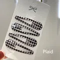 Set di 4 mollette per capelli BB a scacchi bianchi e neri su carta bianca - Scacchi Bianco Nero