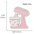 Spilla smaltata a forma di impastatrice rosa e bianca, dimensioni 2,8x2,6 cm, 4,9 g - Design di Impastatrice