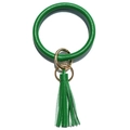 Detail van groene leren sleutelhanger met pythonprint, kwastje en goudkleurige hardware - Grasgroen