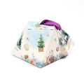 Pyramidenförmige Weihnachtsbox mit lila Schleife und elegantem Aquarell-Blumenmuster - S513 (Graublaues Rentier ohne Etikett)