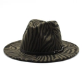 Primo piano di un cappello fedora retrò con motivi a onde verdi e cinturino in pelle - M (56-58cm) / Verde Militare