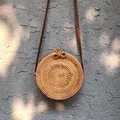 Borsa a tracolla rotonda in rattan di Bali con cinturino in pelle e fiocco in paglia - Borsa con fiocco semplice 20*8cm